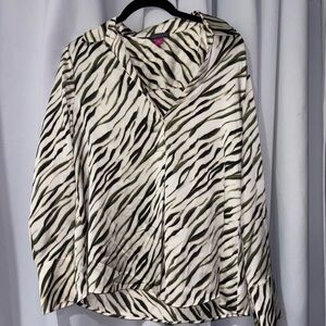 Vince Camuto Zebra Print Blouse in white and‎ Green size small NWT